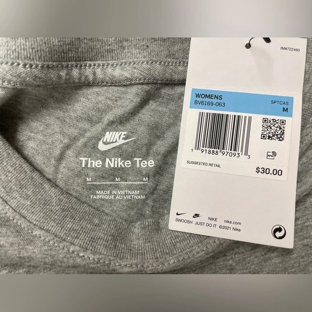 Women’s The Nike Tee sz medium